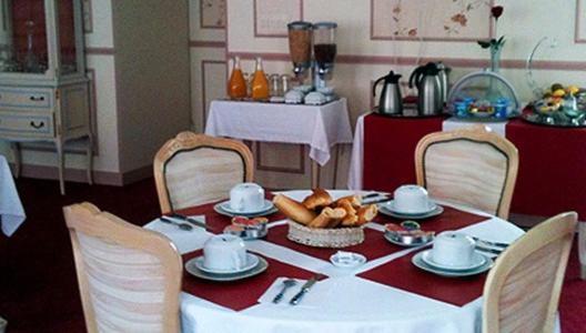 Grand Hotel De L'Etoile Куртоне Екстериор снимка